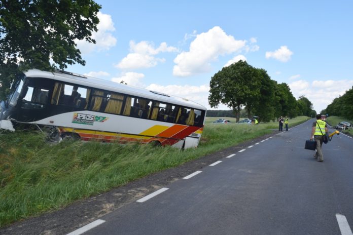 Wypadek autobusu z dziećmi na DK 32 wczoraj